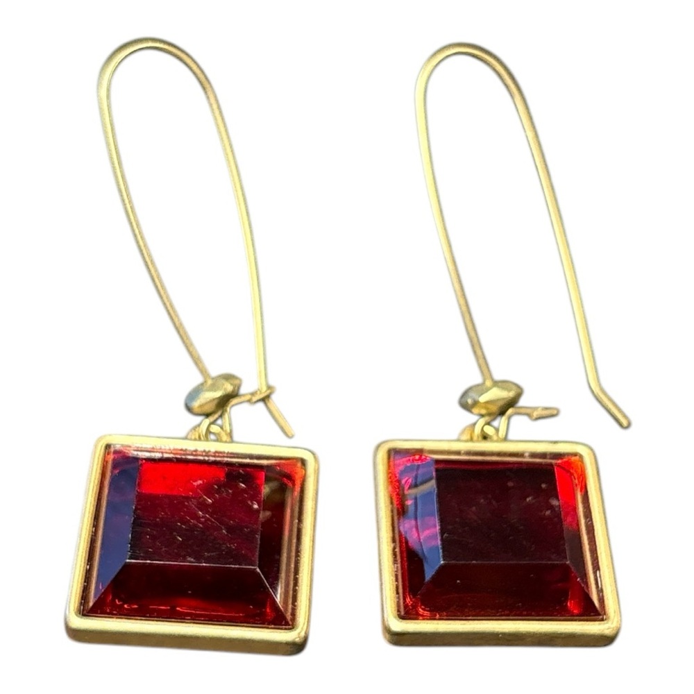 Red Square Gem Statement Costume Jewelry Gold Tone Wire Earrings. JB2